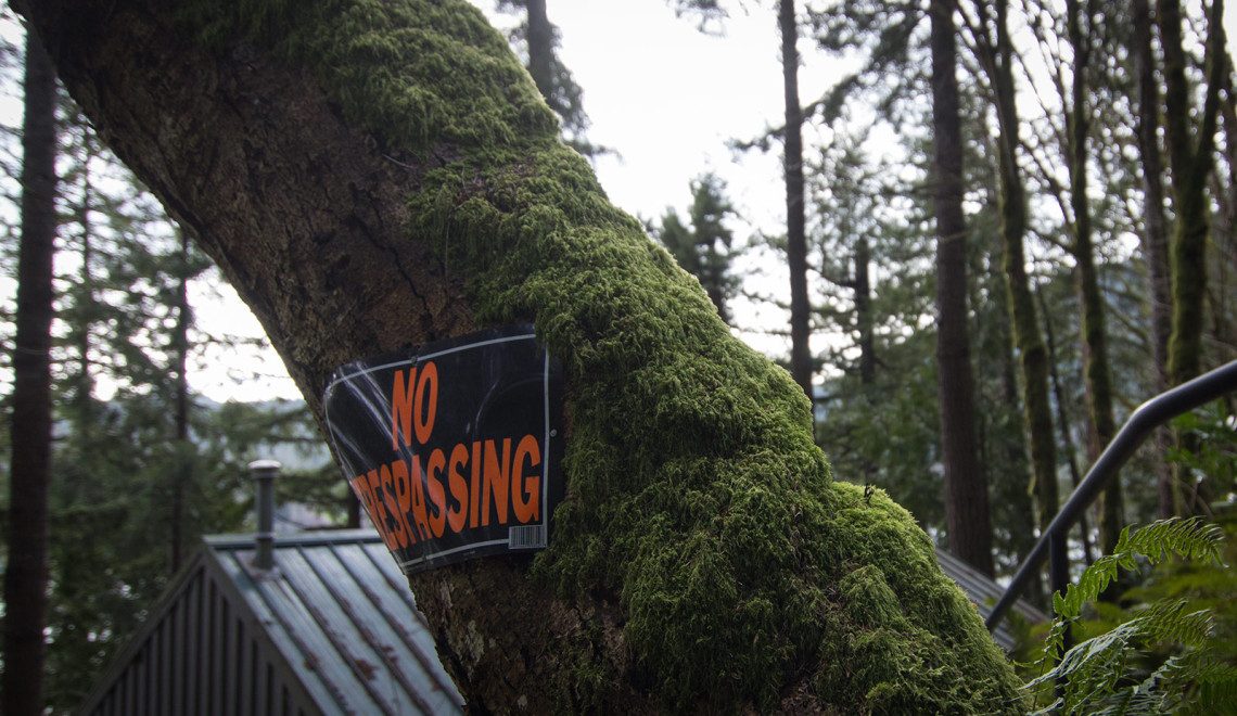 A sign saying No Trespassing