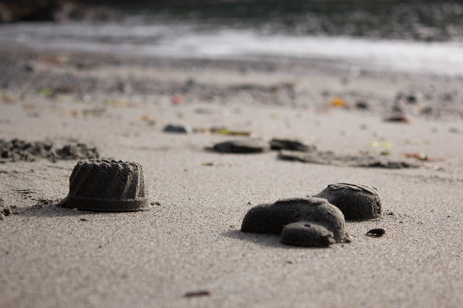 Sand figurines